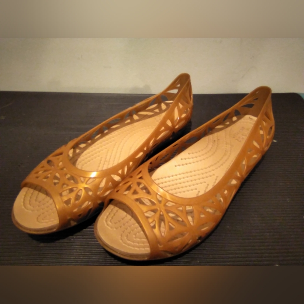 Gold crocs